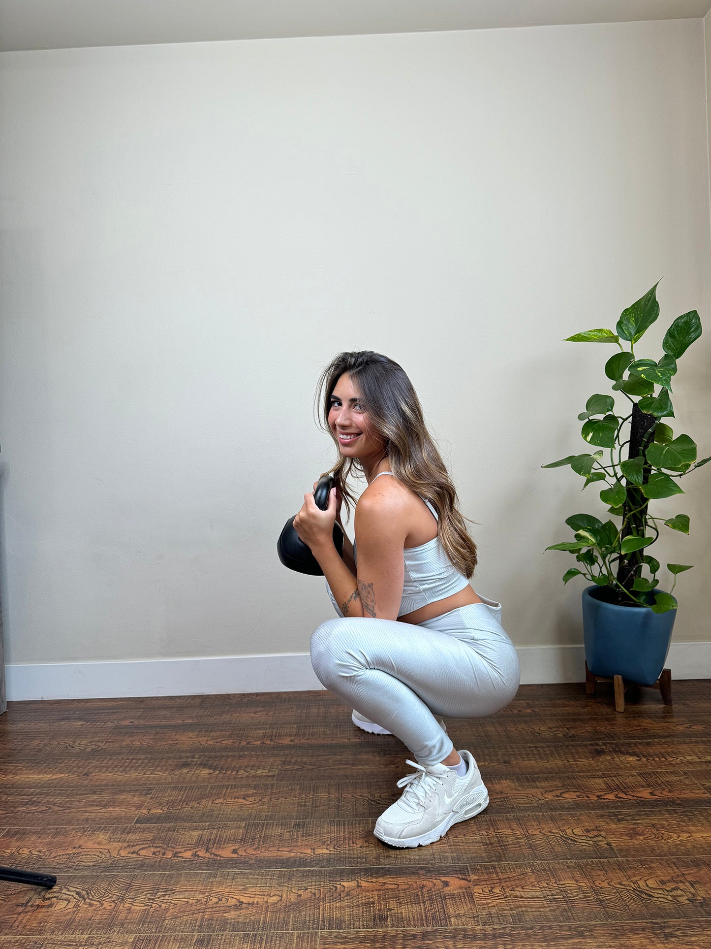 Vibrant white leggings